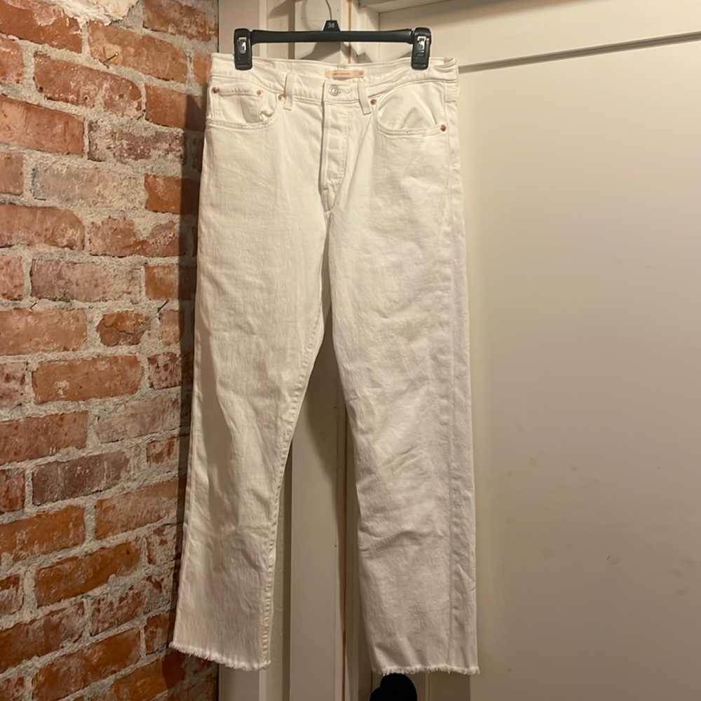 White Wedgie Straight Levi’s Jeans